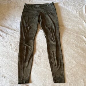 lululemon athletica Camouflage Leggings - Olive Green